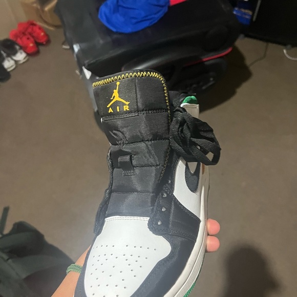 Jordan 1 mid oka land like new - Picture 6 of 9